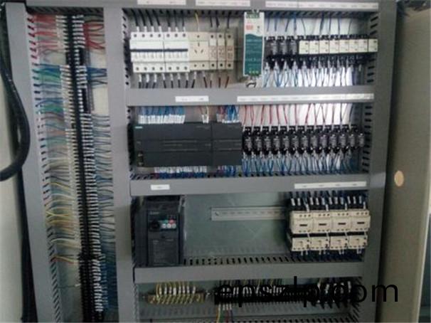 plc控製器(qi)